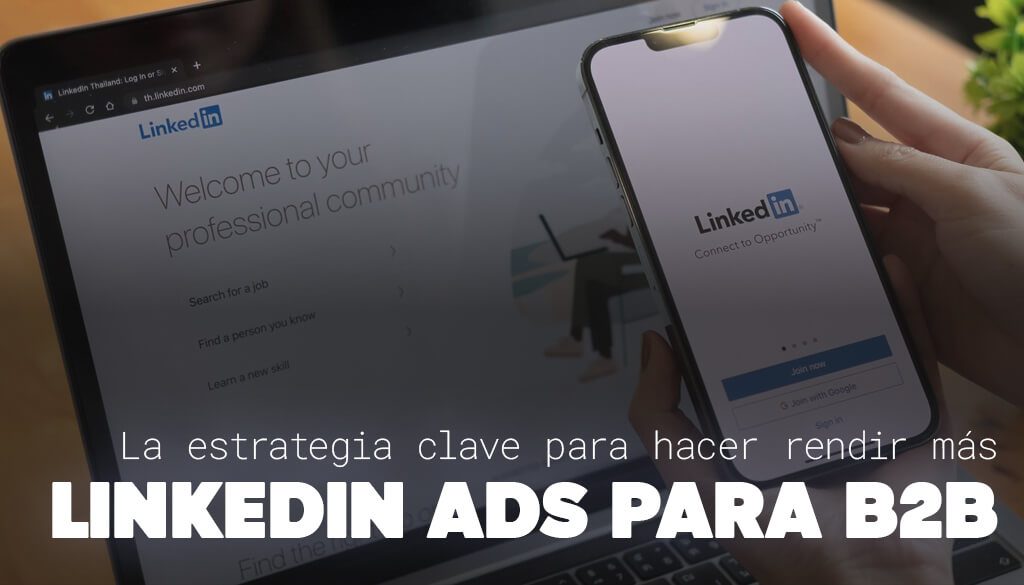 LinkedIn Ads para B2B: equipo de marketing revisando métricas de campaña