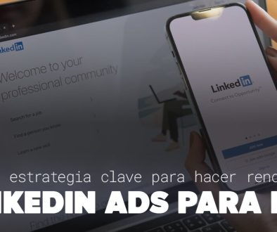LinkedIn Ads para B2B: equipo de marketing revisando métricas de campaña