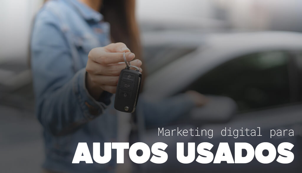 marketing digital para autos usados: vendedor entregando las llaves de su auto